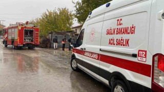 Elazığda çatı yangını: 1 kişi dumandan etkilendi