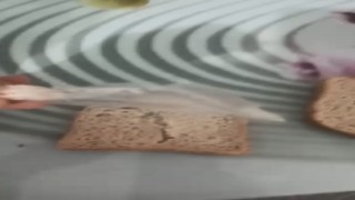 Elazığda ekmeğin içerisinden poşet çıktı