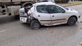Elazığda iki otomobil çarpıştı: 1i ağır 2 yaralı