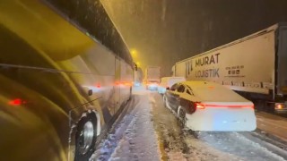 Elazığda kar yağışından dolayı araçlar yolda kaldı