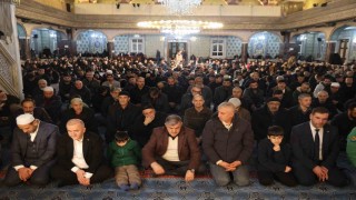 Elazığda Regaip Kandilinde vatandaşlar camilere akın etti