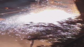 Elektrik kablolarında yaşanan patlama geceyi gündüze çevirdi
