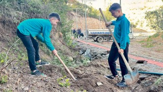 Ellek’te Öğrencilerden Ağaçlandırma Çalışması