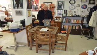 Emekli öğretmenin evinden tarih fışkırıyor: II. Mahmutun masasından Çanakkale kılıcına