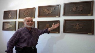 Emekli polis, ahşap hat sanatıyla evini adeta müzeye çevirdi