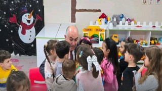Emeksiz anaokulunda miniklerle buluştu
