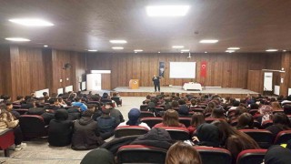 Emette lise öğrencilerine Hz. Peygamber ve Şahsiyet İnşası başlıklı konferans