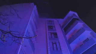 Ercişte apartmanda yangın: 15 kişi dumandan etkilendi