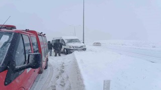 Ercişte trafik kaza: 3 yaralı