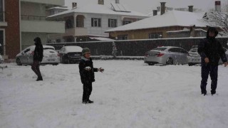 Ercişte vatandaşların kar sevinci