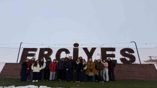 Erciyesin zirvesinde öğrencilere yönelik Uluslararası Dağlar Günü etkinliği