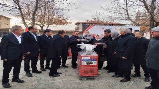 Erzincanda üreticiye destek: Dut sıkma ve koyun kırkım makinası dağıtıldı