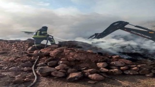 Erzurumda ahır ve samanlık yangını: 21 büyükbaş havyan telef oldu