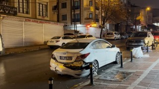 Esenyurtta hafif ticari aracın çarptığı adam yaralandı: O anlar kamerada