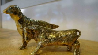 Eşinden öğrendi, dökümü sanat eserine dönüştürüyor
