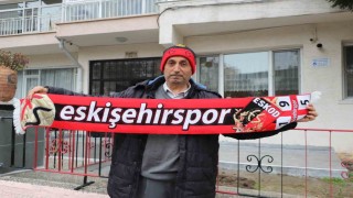 Eskişehirde apartman sakinleri, Eskişehirspor sevgisini binaya taşıdı