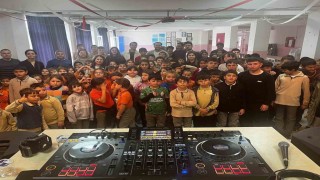 Eskişehirde öğrenciler DJ ile buluştu