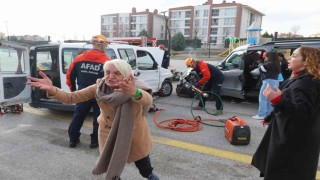 Eskişehirde toplam 26 personel ve 9 araçla gerçekçi kaza tatbikatı