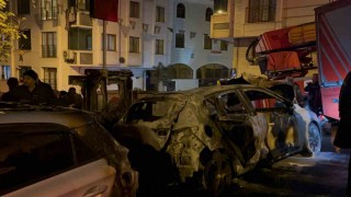 Eyüpsultanda iki araç alevlere teslim oldu