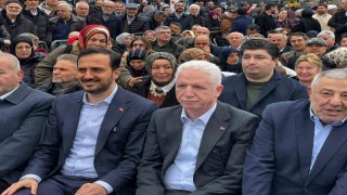 Eyüpsultanda Karadeniz rüzgarı esti: Vatandaşlara 1 ton hamsi ikram edildi
