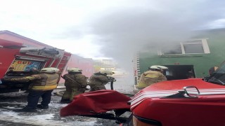 Fatihte 2 katlı binada yangın paniği