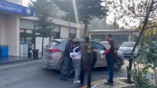 Fatihte sürücü bekçiye çarpıp kaçtı