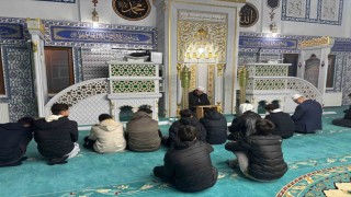 Fen lisesi öğrencileri Hisar Camiinde sabah namazında buluştu