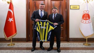 Fenerbahçeden Bakan Yılmaz Tunça hediye edilen formayla ilgili açıklama
