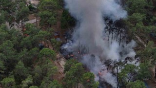 Fethiyede karavanda çıkan yangın ormana sıçradı