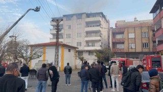 Gaziantepte 4 katlı apartmanın terasında korkutan yangın