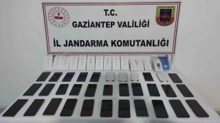 Gaziantepte 800 bin TL değerinde  kaçak telefon ele geçirildi