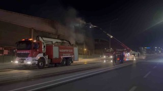 Gaziantepte ambalaj fabrikasında yangın: 1 işçi dumandan etkilendi