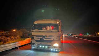 Gaziantepte hafif ticari araç ile tır çarpıştı: 2si çocuk 3 yaralı