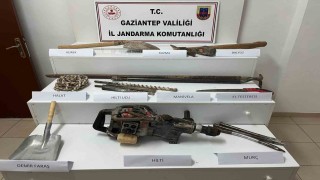 Gaziantepte kaçak kazı yapan 4 şahsı jandarma suçüstü yakaladı