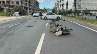 Gazipaşada akülü motosiklete otomobil çarptı: 1 ölü