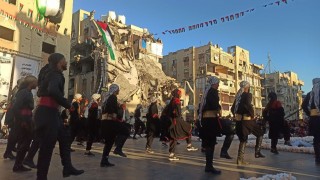 Gazzede 54 çift savaşın gölgesinde dünya evine girdi