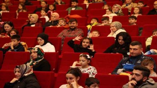 Gebzede Renkli Çoraplı Kuzgun oyunu sahnelendi