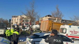 Gemlikte bisiklet sürücüsü kamyonun altında kalarak hayatını kaybetti
