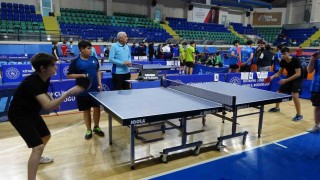 Gençler Masa Tenisi Güneybatı Bölge müsabakaları Kütahyada başladı