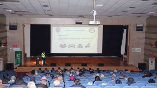 Geredede polis ekipleri vatandaşları ve öğrencileri bilgilendirdi