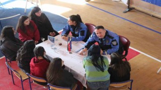 Germencikte liseli gençler polisliği tanıdı
