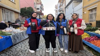 Gönüllü gençlerden pazar esnafına sıcak ikram