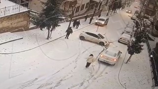 Gümüşhanede buzlu yolda yokuş aşağı kayan araçlar kamerada