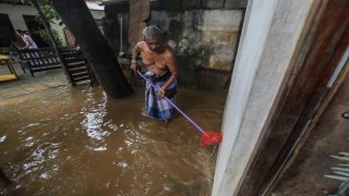 Güney Asyadaki sel ve toprak kaymalarında can kaybı bin 700ü aştı