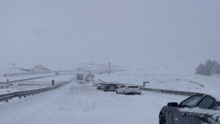 Güneydoğuda kar esareti: Mardin ve Diyarbakır beyaza büründü, yollar kapandı
