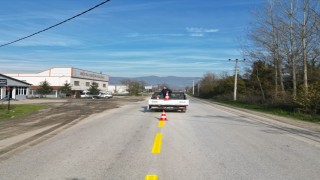 Güvenli ulaşım için Çilimlide yol çizgileri yenileniyor