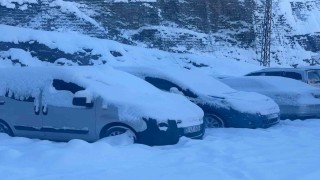 Hakkaride kar yağışı yerini dondurucu soğuklara bıraktı