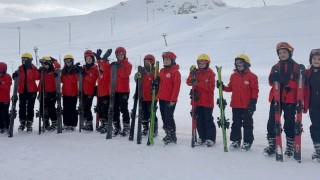 Hakkaride karlar üzerinde ilk adımlar