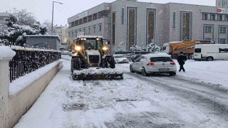 Haliliye Belediyesi ekiplerinden karla yoğun mücadelede