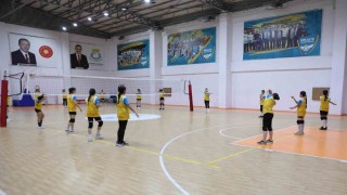 Haliliyenin spor kursları gençlere kapı açıyor